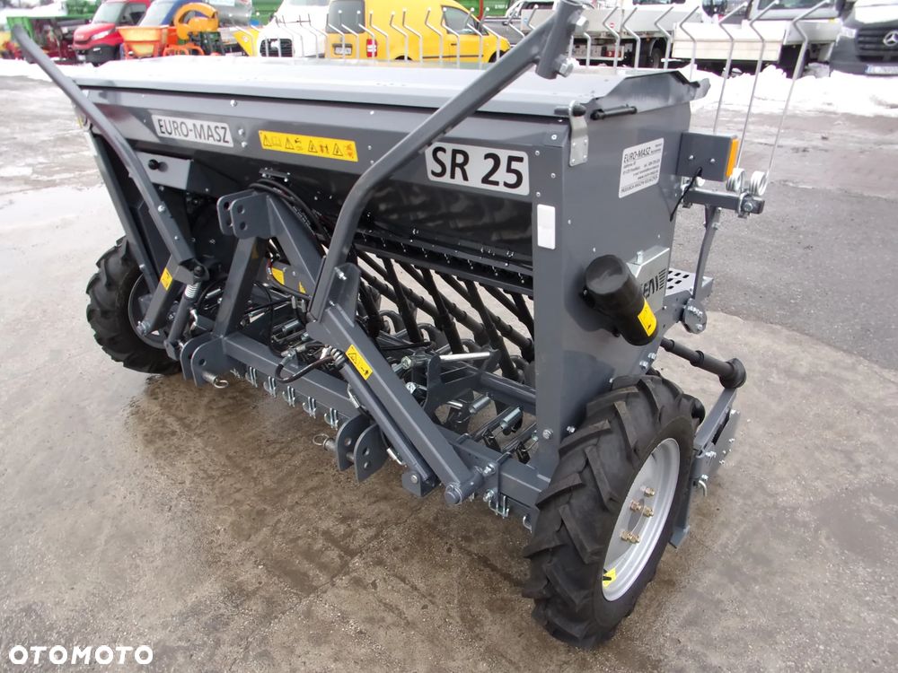 Meprozet Siewnik zbożowy talerzowy S107T, stopkowy S107, S107/1 poplonów S109 MEPROZET, Siewnik zbożowy 2-talerzowy i stopkowy SR25, SR27, SR30, SRT27 Euro-Masz, siewnik nabudowany - agregat uprawowy SNT30, siewnik poplonów Akpil, Siewnik kukurydzy Meprozet - 27