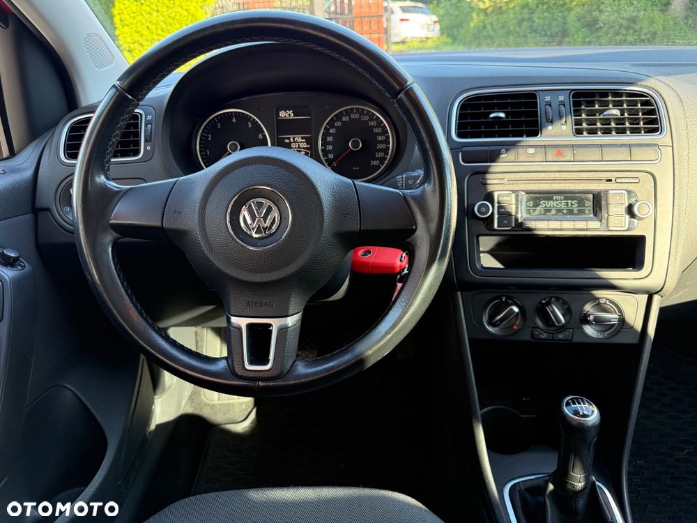 Volkswagen Polo 1.4 16V Comfortline - 24