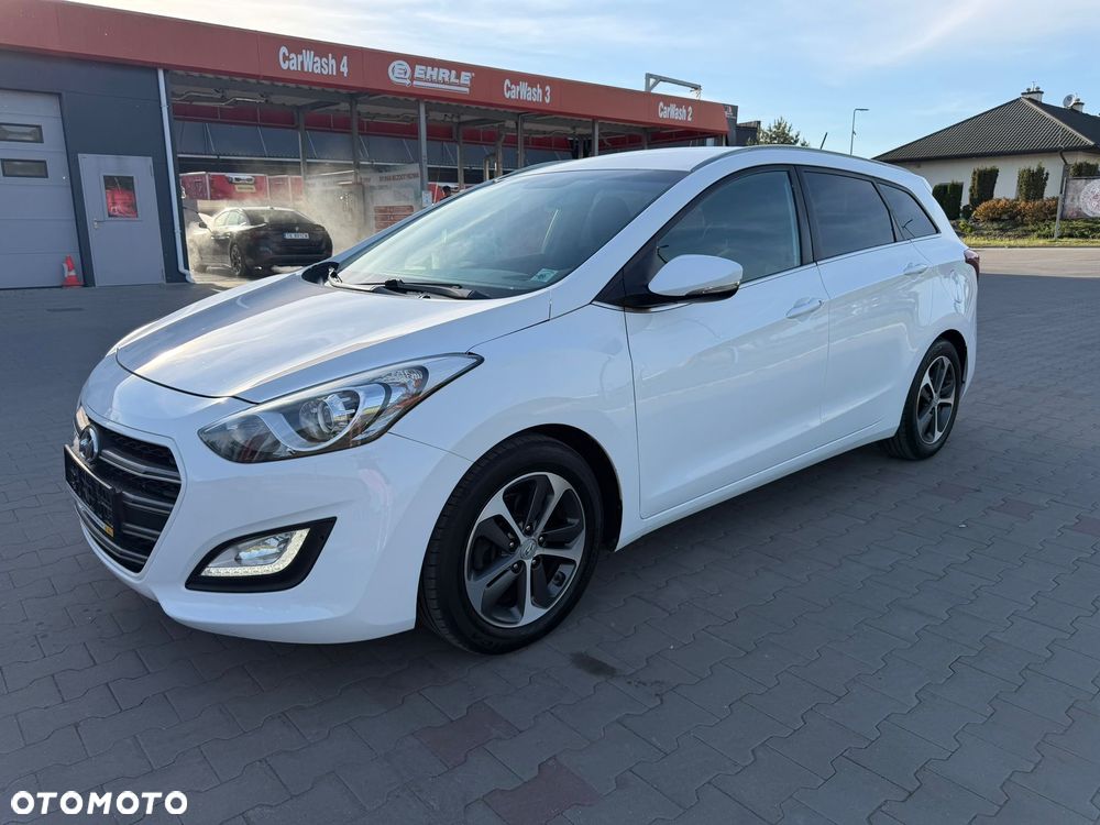 Hyundai i30 blue 1.6 CRDi Passion - 1