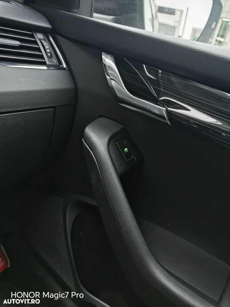 Skoda Octavia 1.6 TDI DSG Ambition - 9