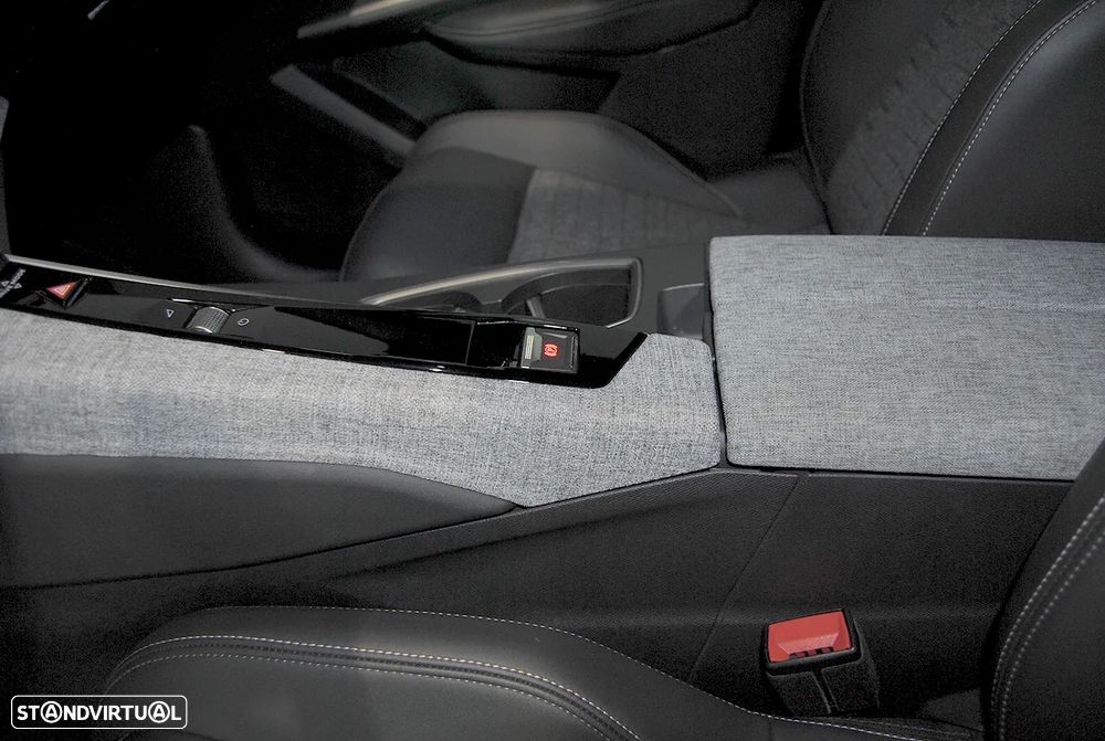 Peugeot 3008 1.2 Hybrid Allure e-DCS6 - 30