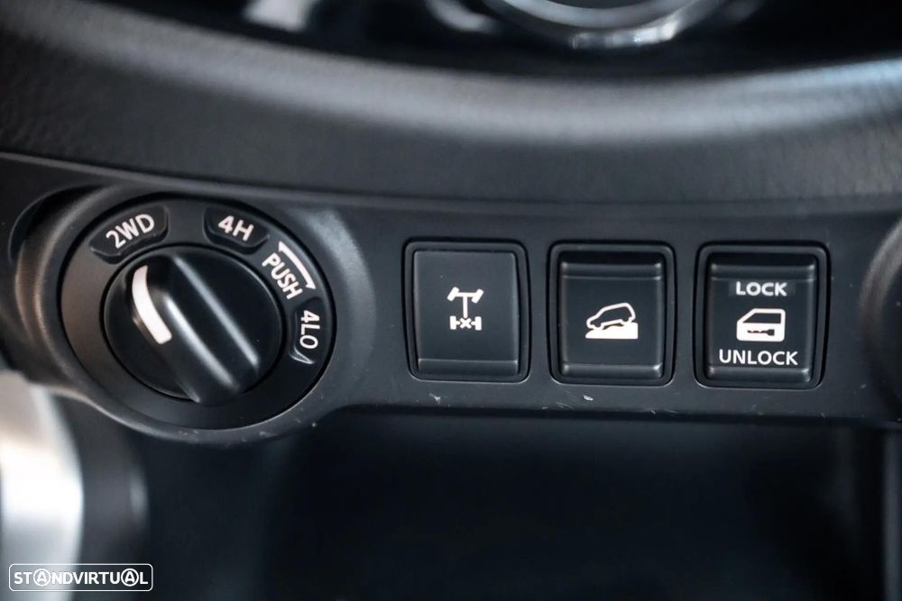 Nissan Navara 2.3 dCi CD 4WD N-Connecta - 19