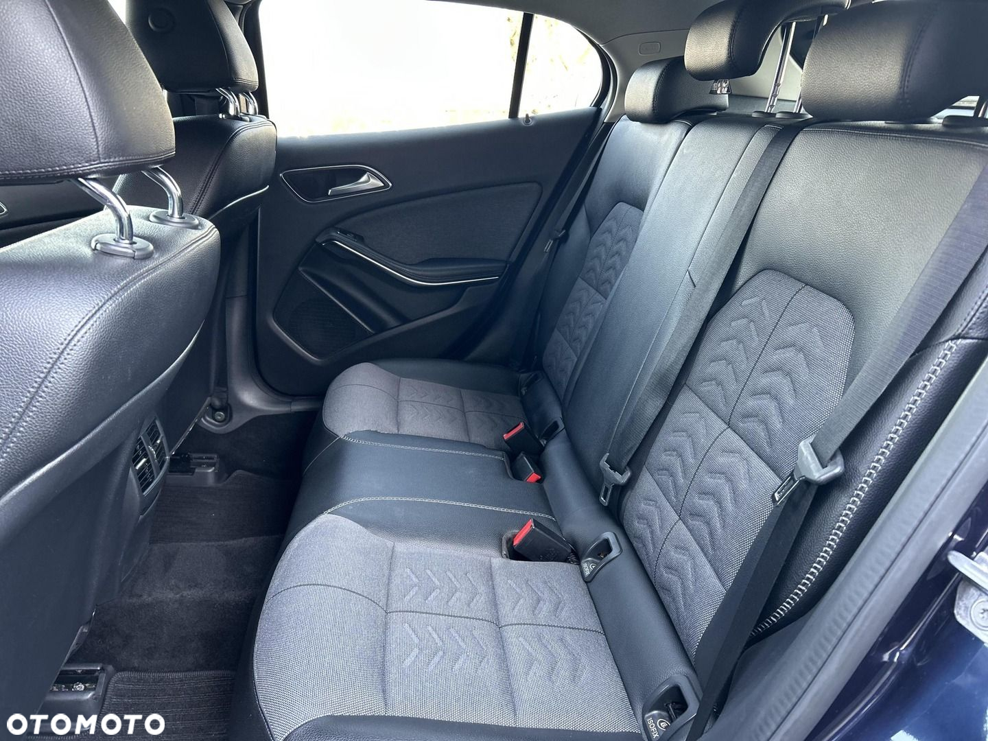 Mercedes-Benz GLA 180 d 7G-DCT Urban - 22