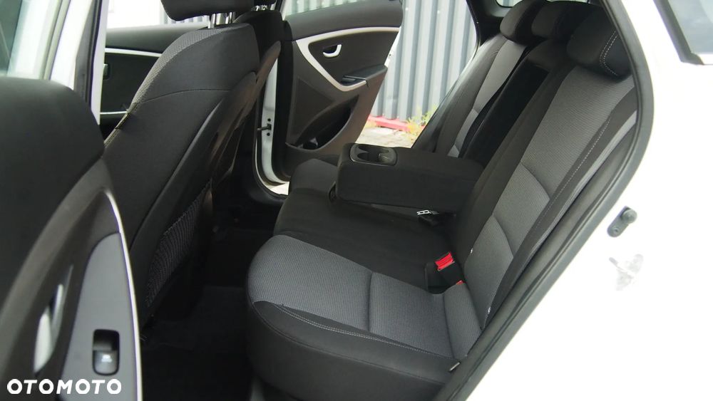 Hyundai i30 1.6 CRDi Automatik Style - 31