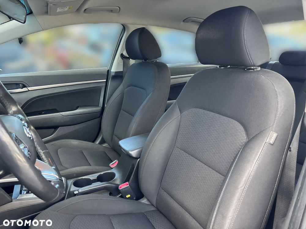 Hyundai Elantra 1.6 Comfort - 14