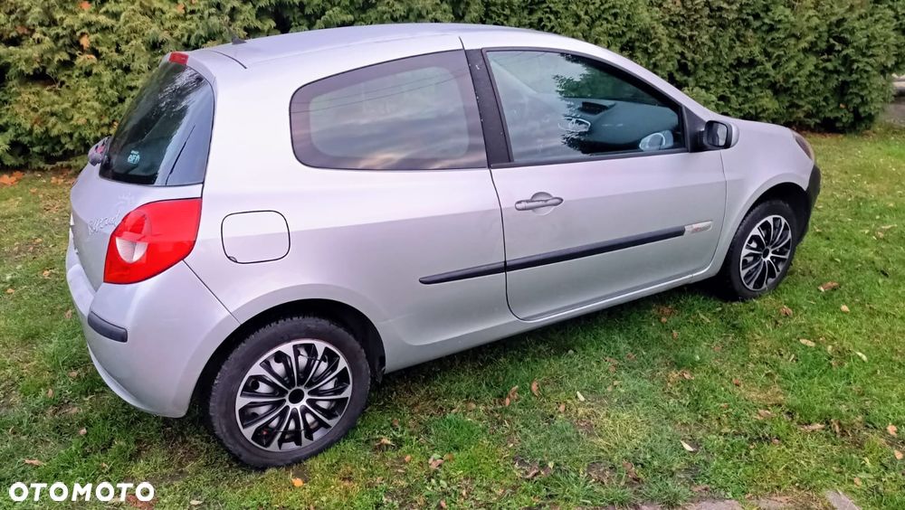 Renault Clio 1.2 16V 75 Collection - 4