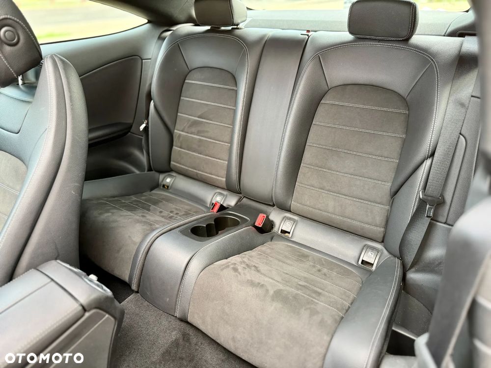 Mercedes-Benz Klasa C 300 9G-TRONIC - 19