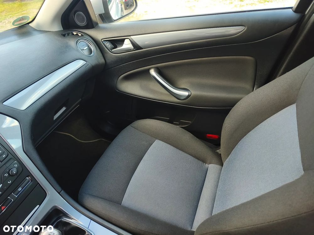 Ford Mondeo 1.6 TDCi Ambiente - 17