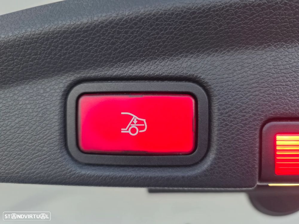 Mercedes-Benz E 220 d Cabrio 9G-Tronic AMG Line - 12