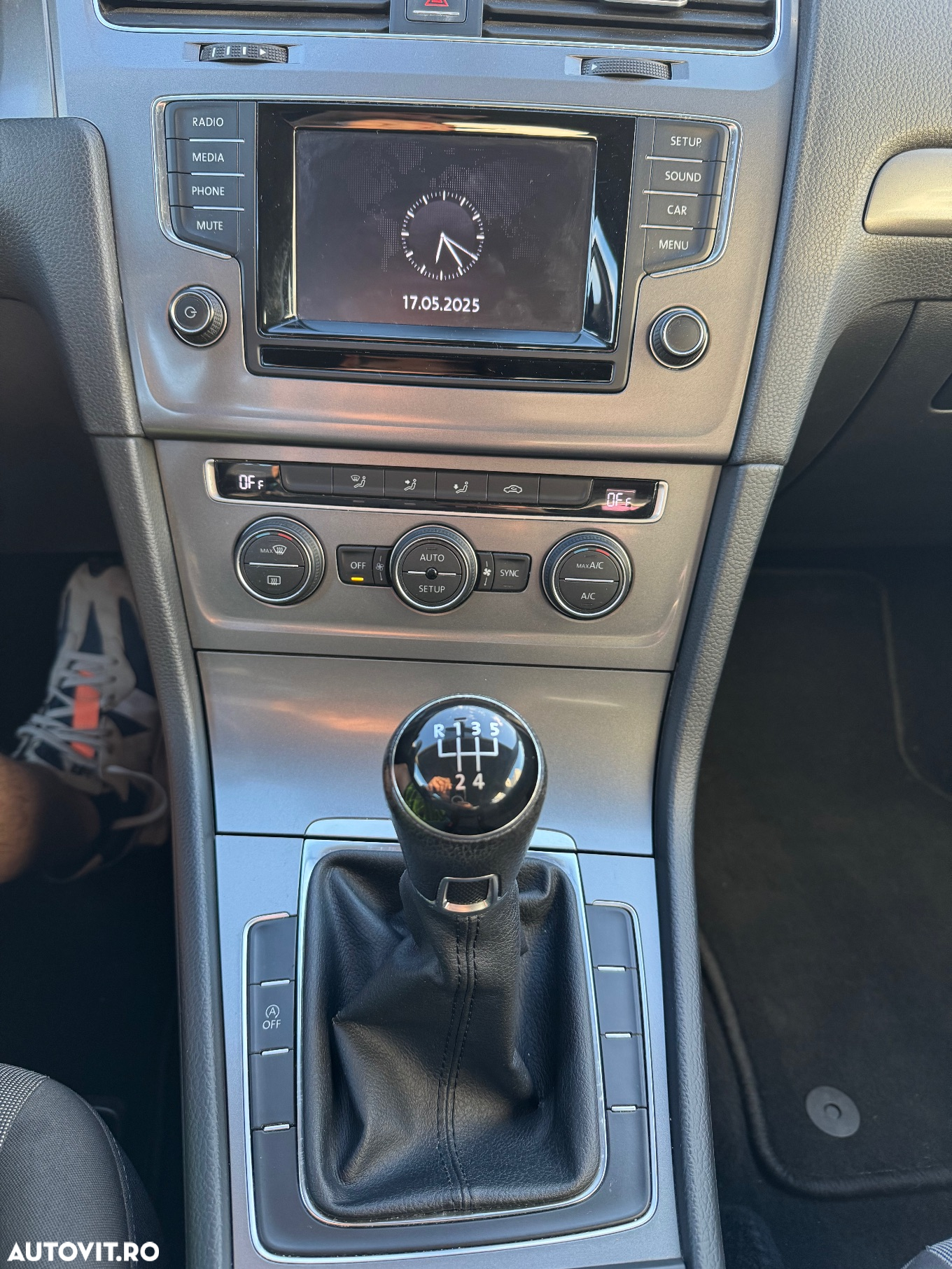 Volkswagen Golf 1.6 TDI BMT Comfortline - 13
