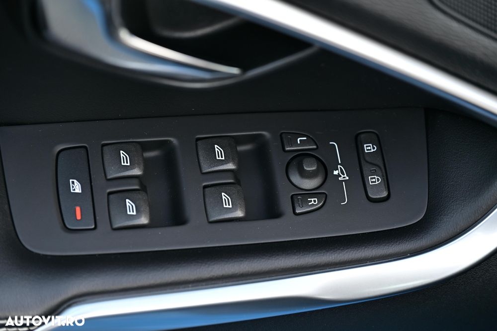 Volvo V40 D3 Geartronic RDesign - 33