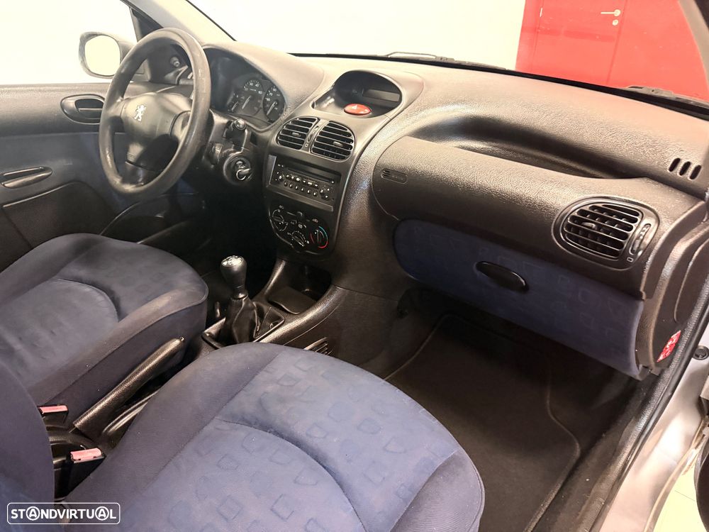 Peugeot 206 1.1 Color Line - 11
