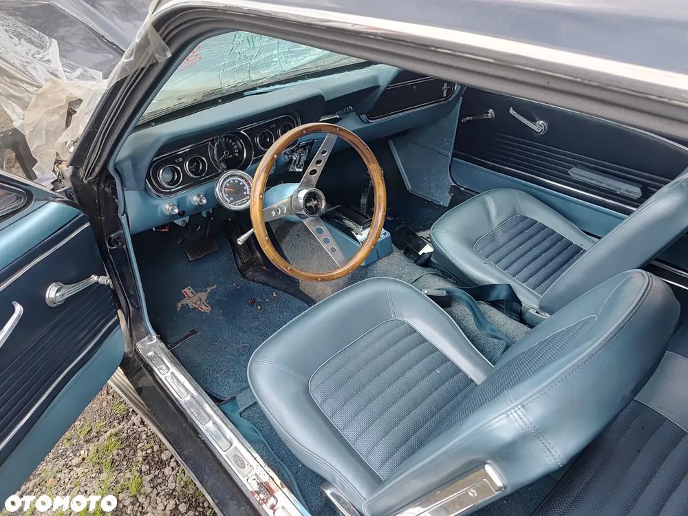 Ford Mustang - 24