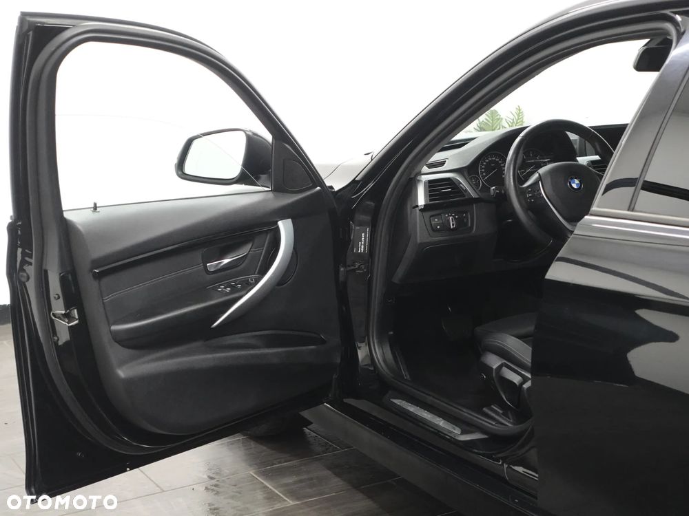 BMW Seria 3 325d Blue Performance Sport Line - 17