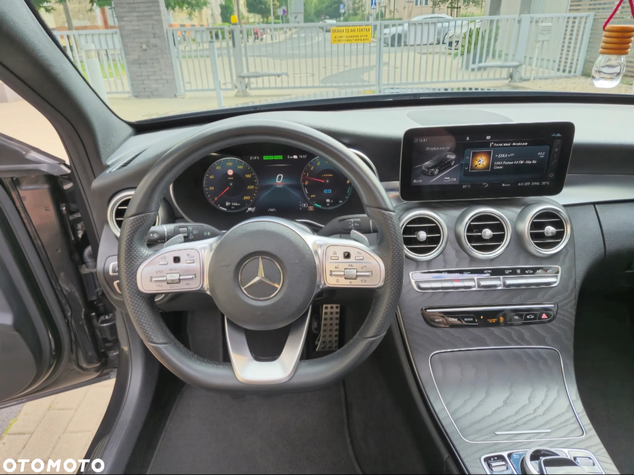 Mercedes-Benz Klasa C 300 e T 9G-TRONIC AMG Line - 12