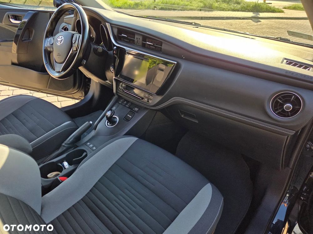 Toyota Auris Hybrid 135 Premium - 22