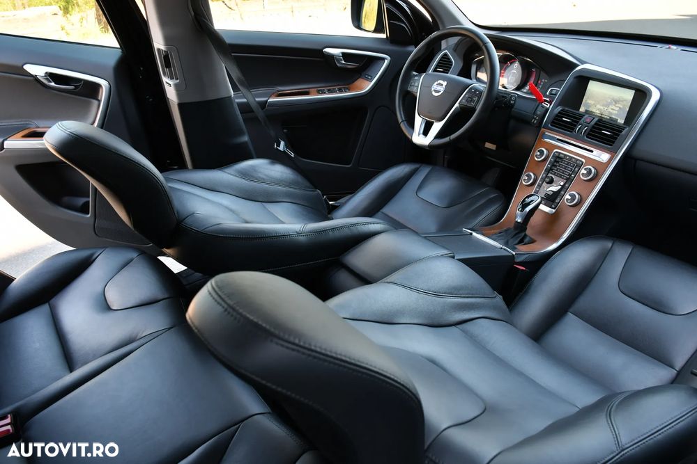 Volvo XC 60 D5 AWD Geartronic Summum - 26