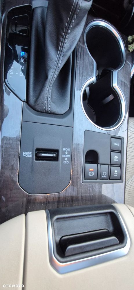 Toyota Highlander 2.5 Hybrid Executive - 25