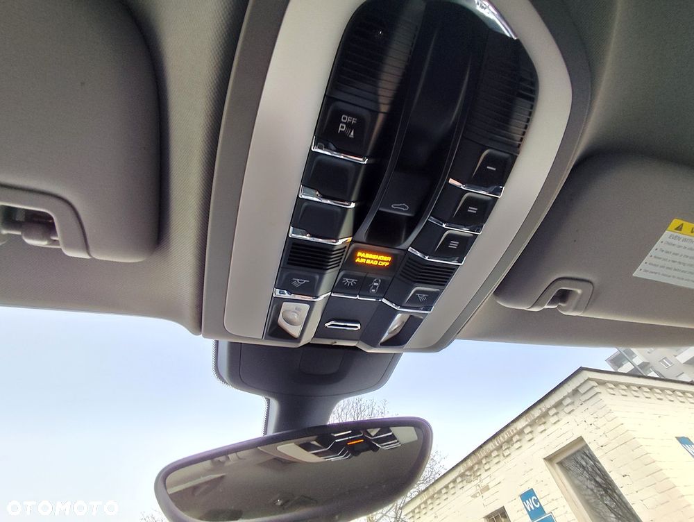 Porsche Panamera 4S PDK - 32