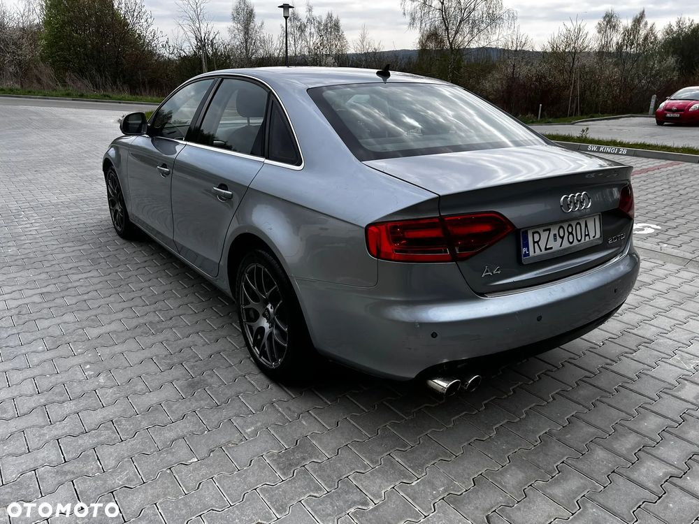 Audi A4 Limousine - 8