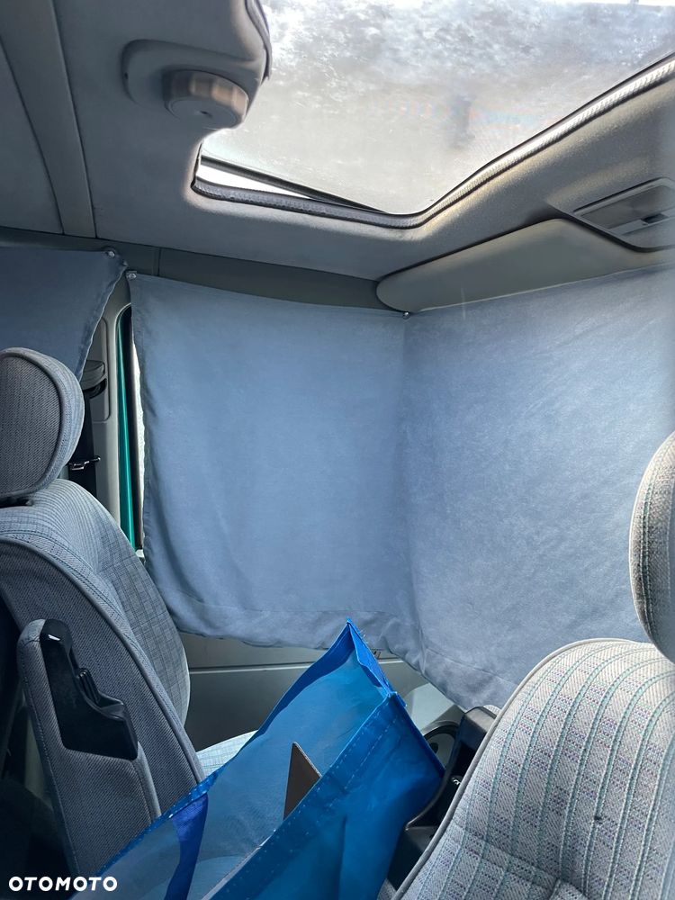 Volkswagen Multivan - 12