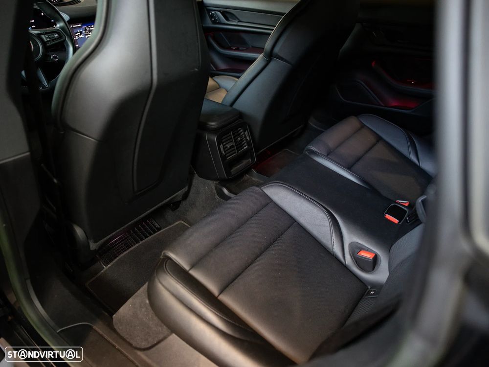 Porsche Taycan Sport Turismo - 31