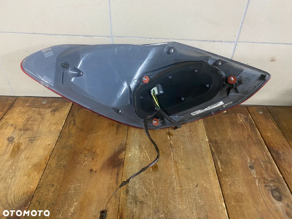 MERCEDES 205 lampa tylna prawa led - 2