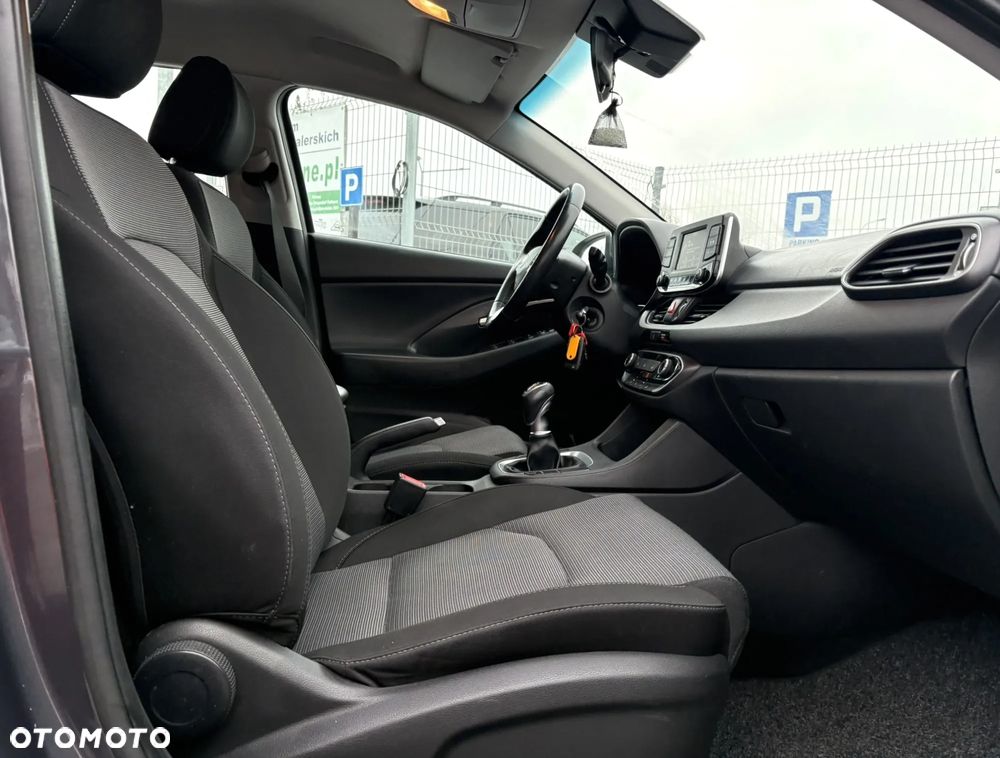 Hyundai i30 1.6 D Classic + - 21