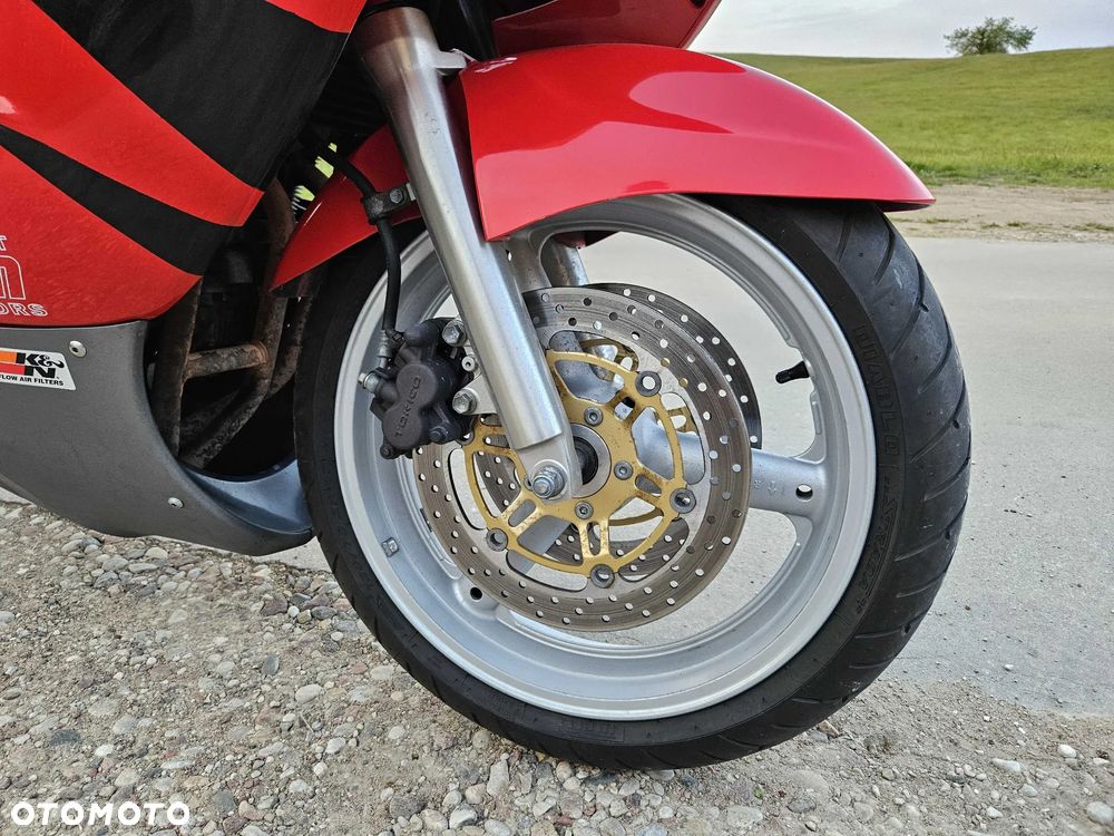 Suzuki GSX - 18