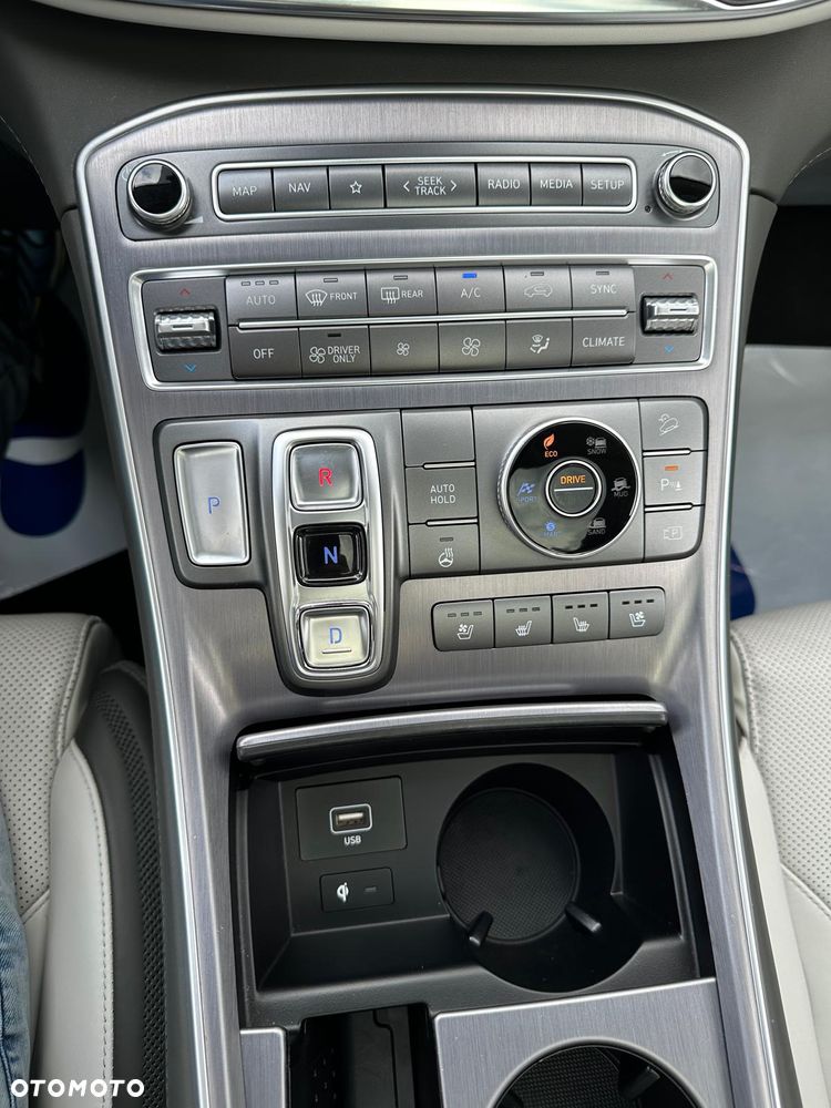 Hyundai Santa Fe 1.6 HEV 4WD SEVEN Prime - 17