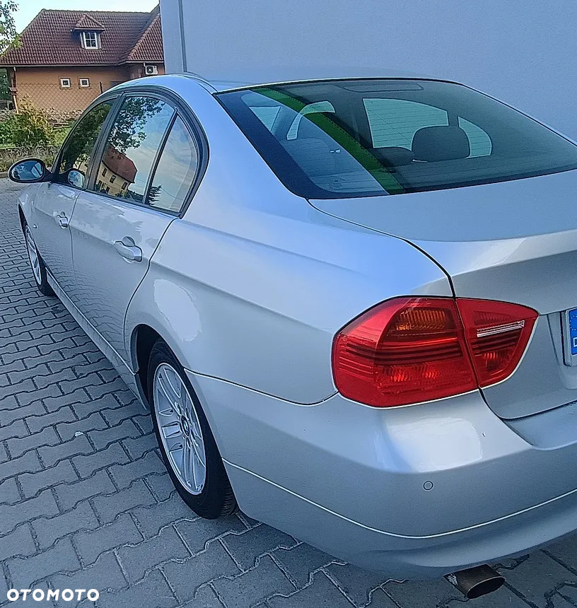 BMW Seria 3 318i - 4
