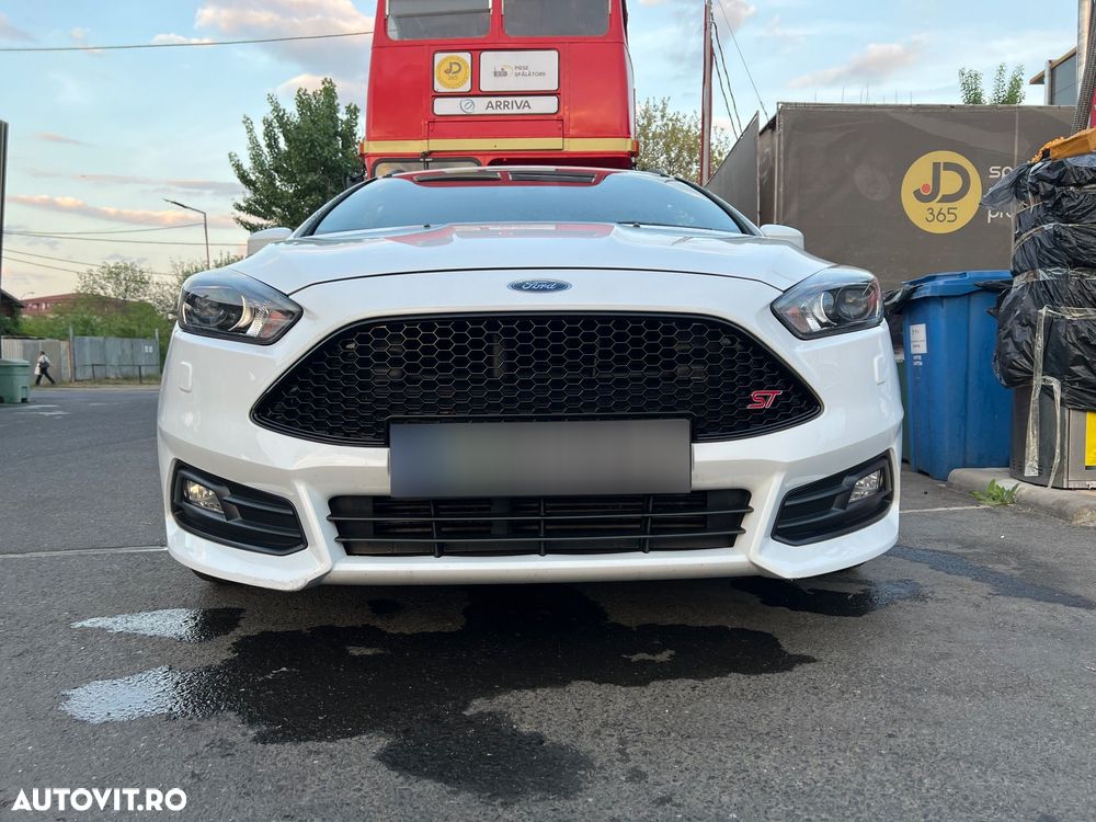 Ford Focus ST - 11