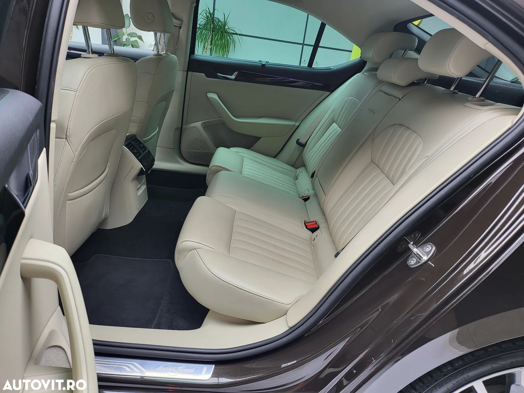 Skoda Superb 2.0 TDI 4X4 DSG Laurin & Klement - 15