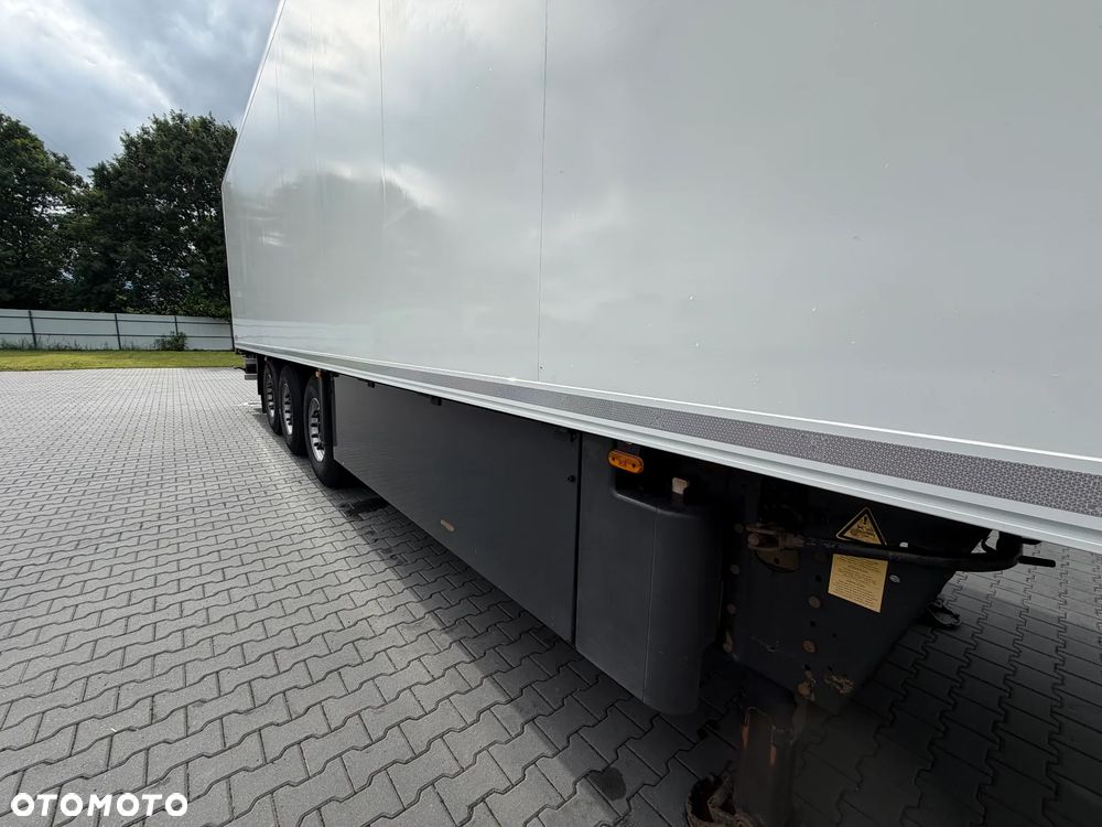 Schmitz Cargobull SKO 24 - 7