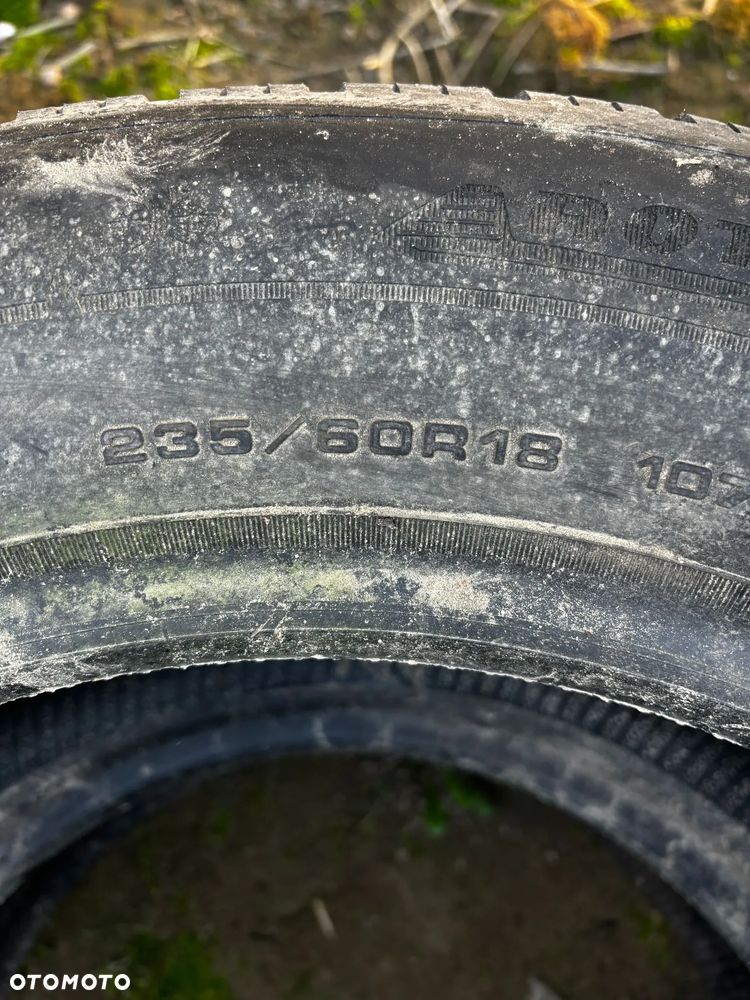 Opony zimowe Dunlop 235/60R18 - 4