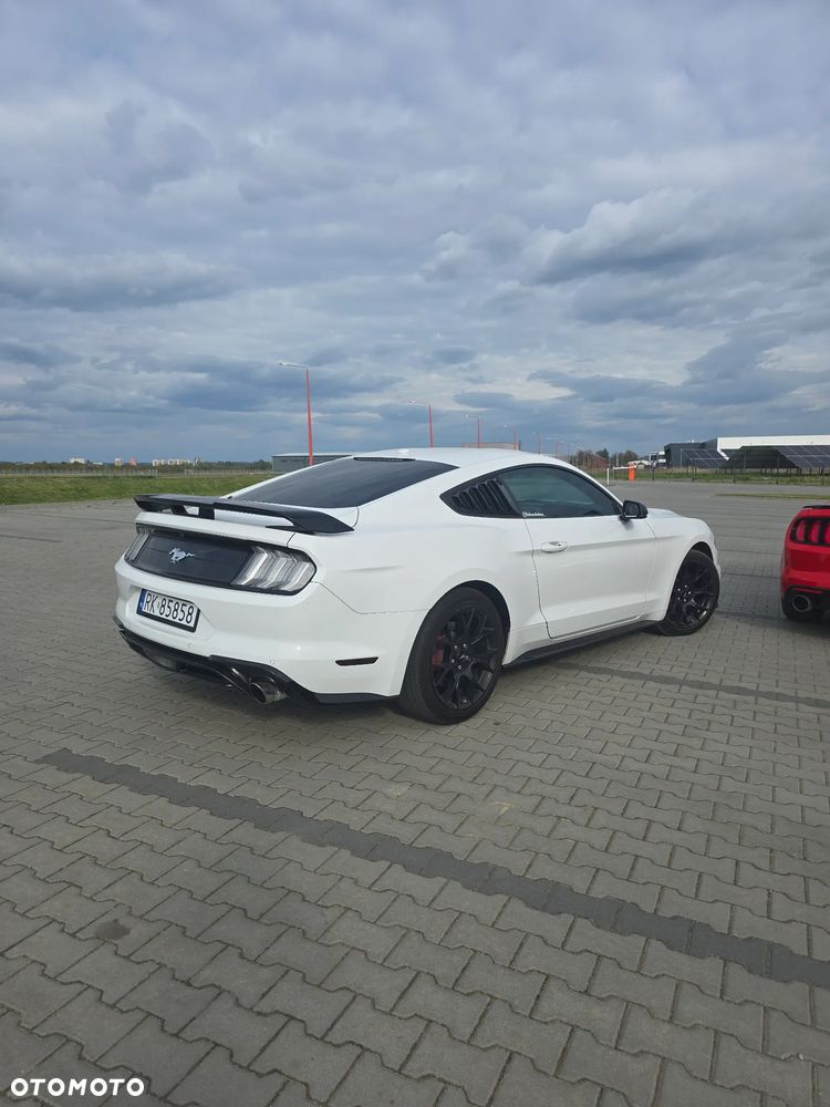 Ford Mustang - 25