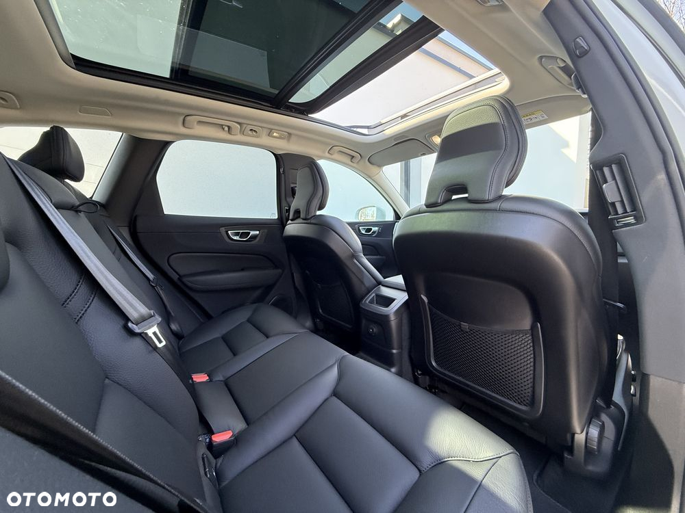 Volvo XC 60 T6 AWD Plug-in Hybrid Plus Bright - 35