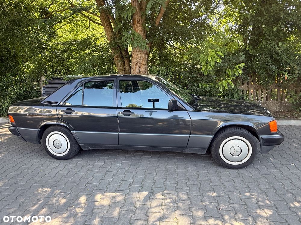 Mercedes-Benz W201 (190) - 2