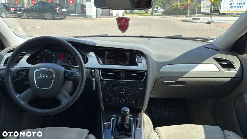 Audi A4 Limousine 1.8 TFSI Limited Edition - 32