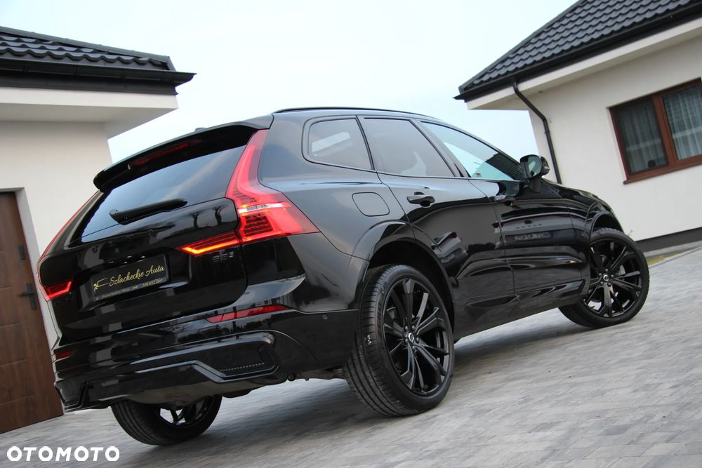 Volvo XC 60 B5 B AWD Plus Black Edition - 4