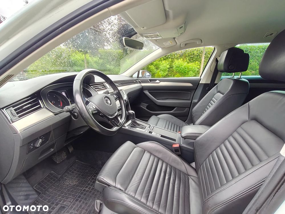 Volkswagen Passat Variant 2.0 TDI SCR DSG (BlueM Tech) Highline - 10
