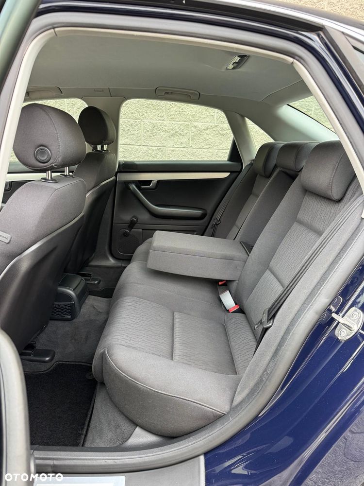 Audi A4 Limousine - 14