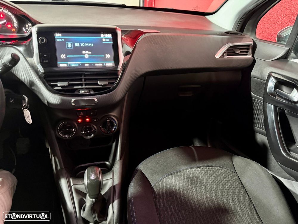 Peugeot 208 1.2 PureTech Style - 16