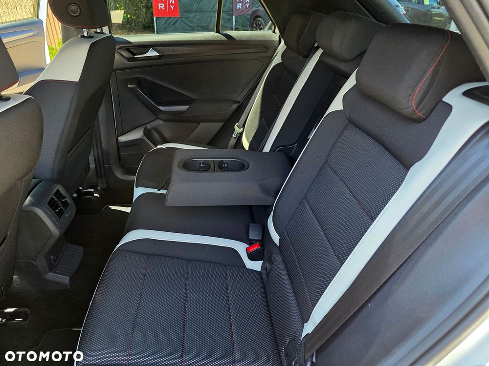 Volkswagen T-Roc - 19