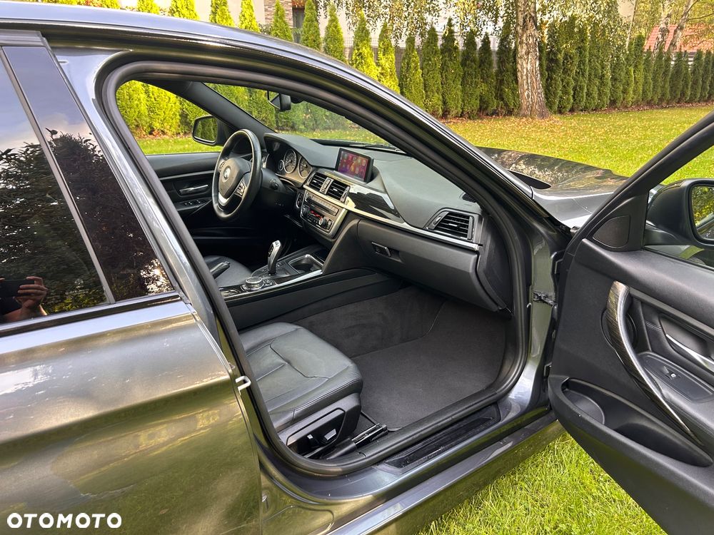 BMW Seria 3 328i xDrive - 14