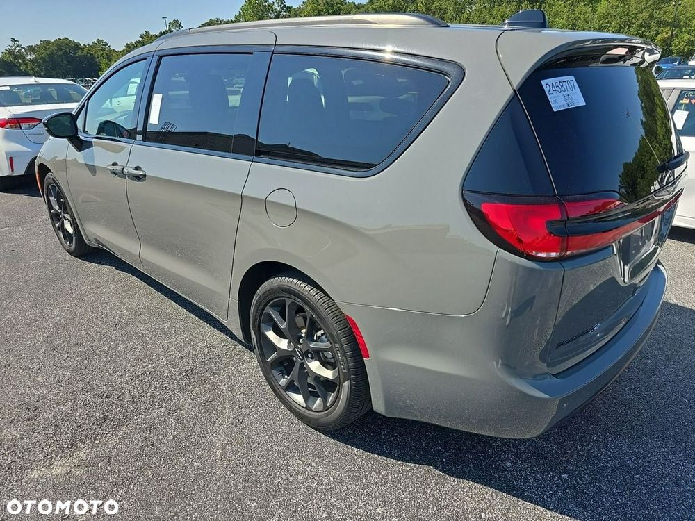 Chrysler Pacifica - 5