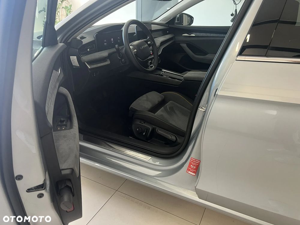 Skoda Superb 2.0 TDI SCR 4x4 Edition 130 DSG - 19