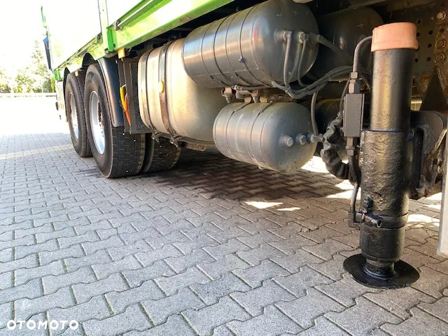 Mercedes-Benz Arocs 2551 6x4 skrzynia / żuraw HMF 4020-k5 /sterowany radiowo/ 2014 r z Niemiec - 18