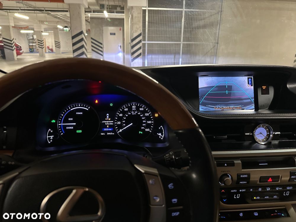 Lexus ES 300h Business Edition - 33