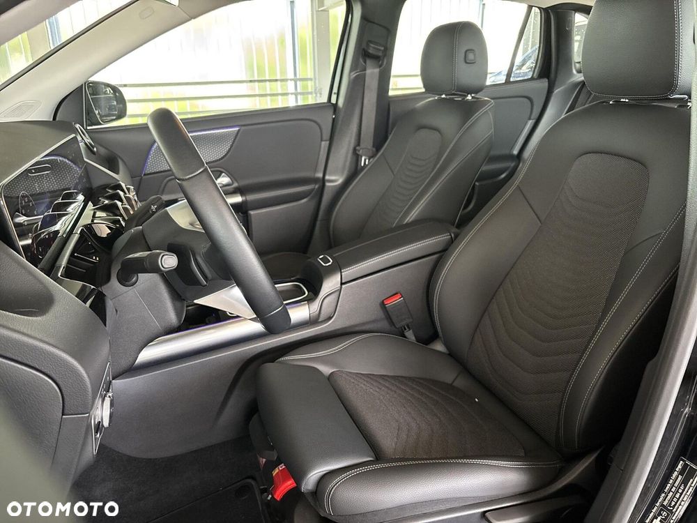 Mercedes-Benz GLA - 12